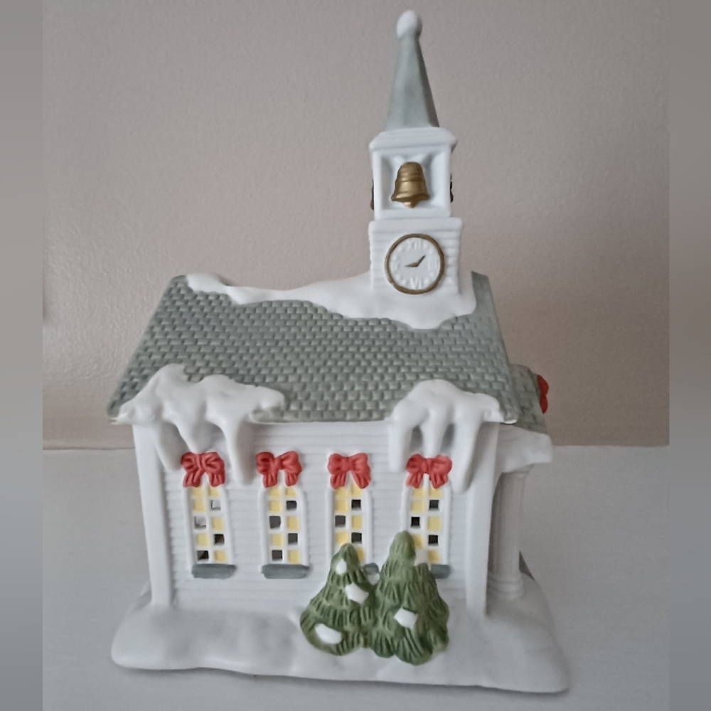 EUC PartyLite Painted Porcelain Church Tealight House - Picture 2 of 6